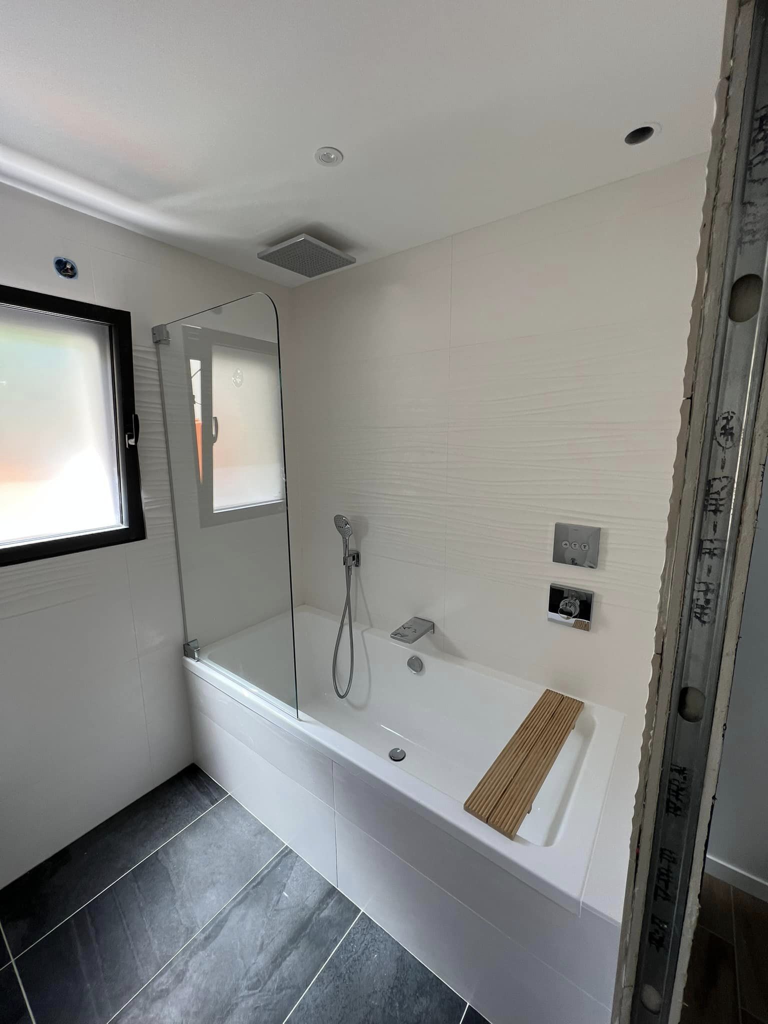 Salle de bain n2 avec douche maison neuve